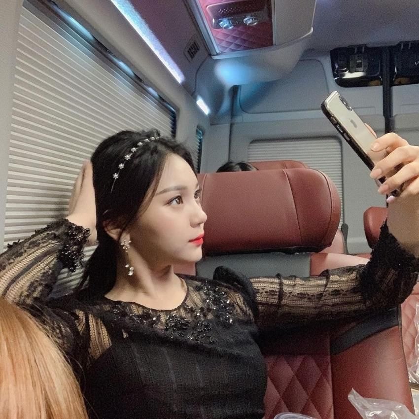 여자친구 엄지 인스타