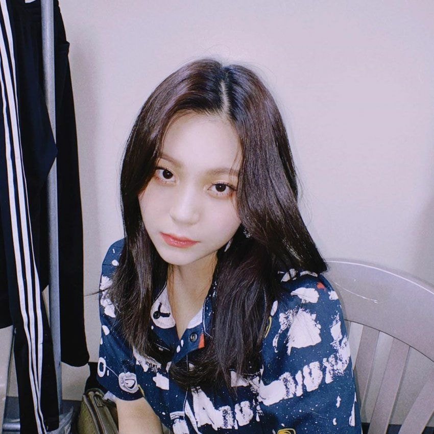 여자친구 엄지 insta/story