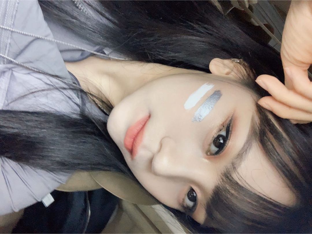 #여자친구 엄지.insta