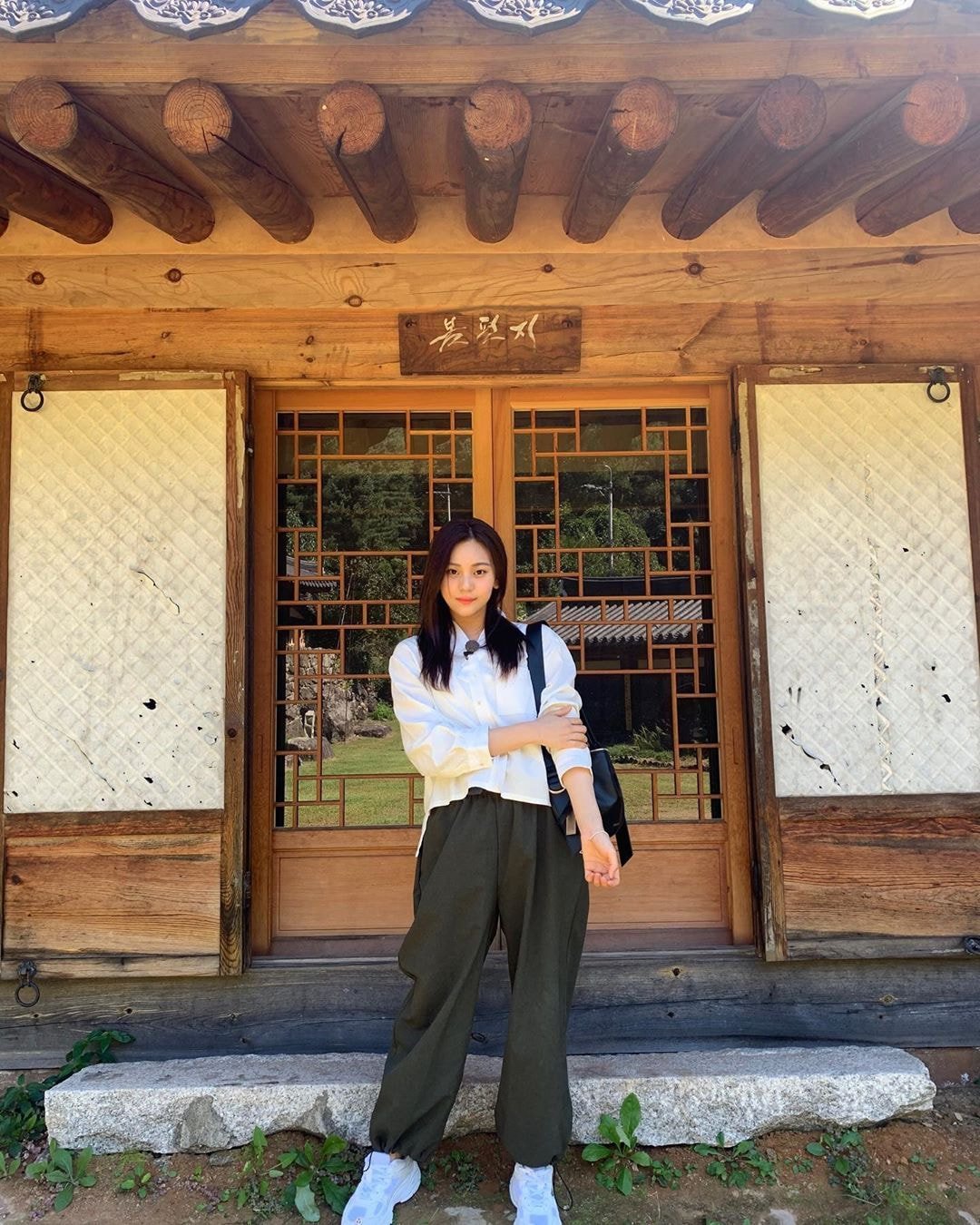 여자친구 엄지 인스타