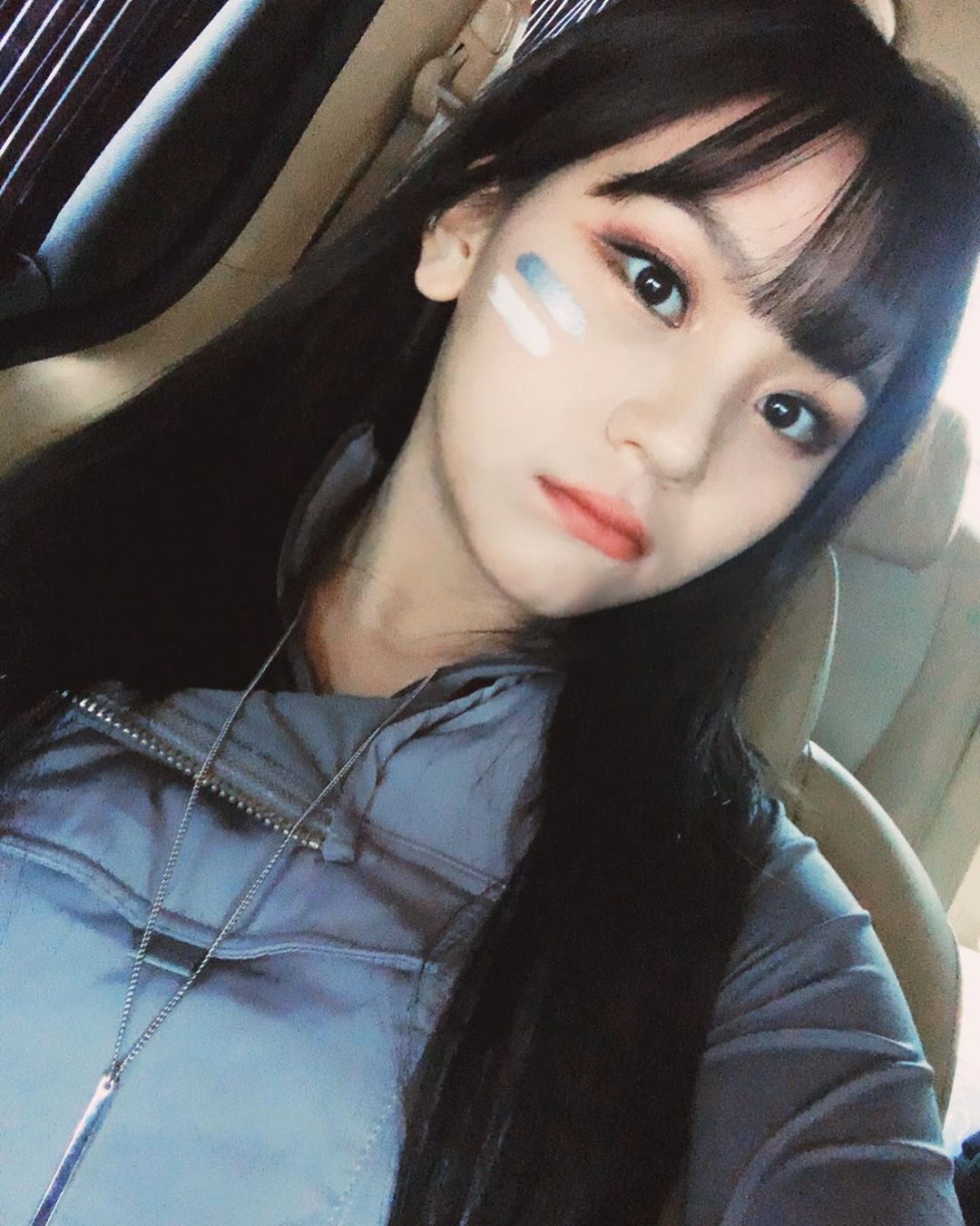 #여자친구 엄지.insta