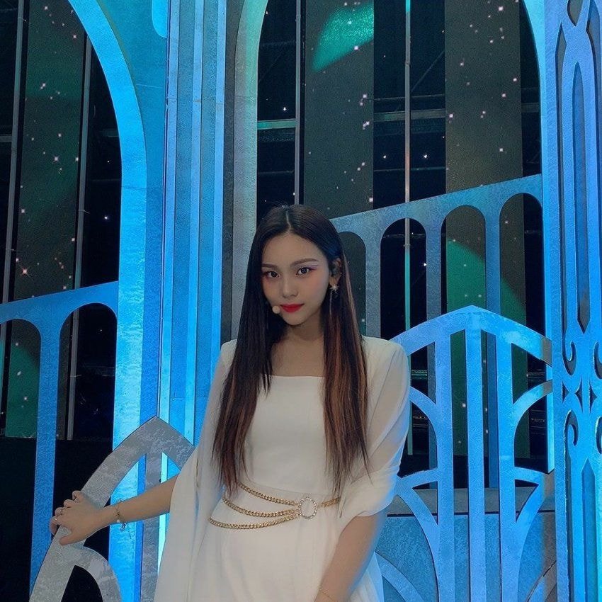 여자친구 엄지.insta