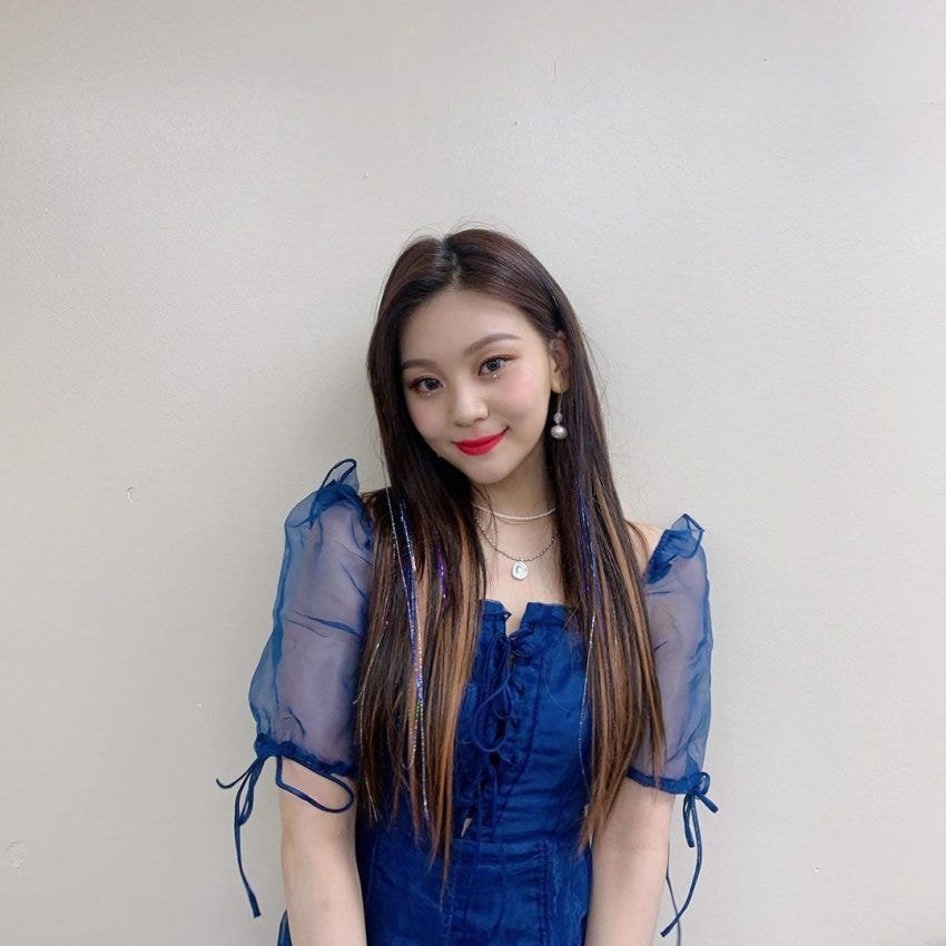 #여자친구 엄지.insta