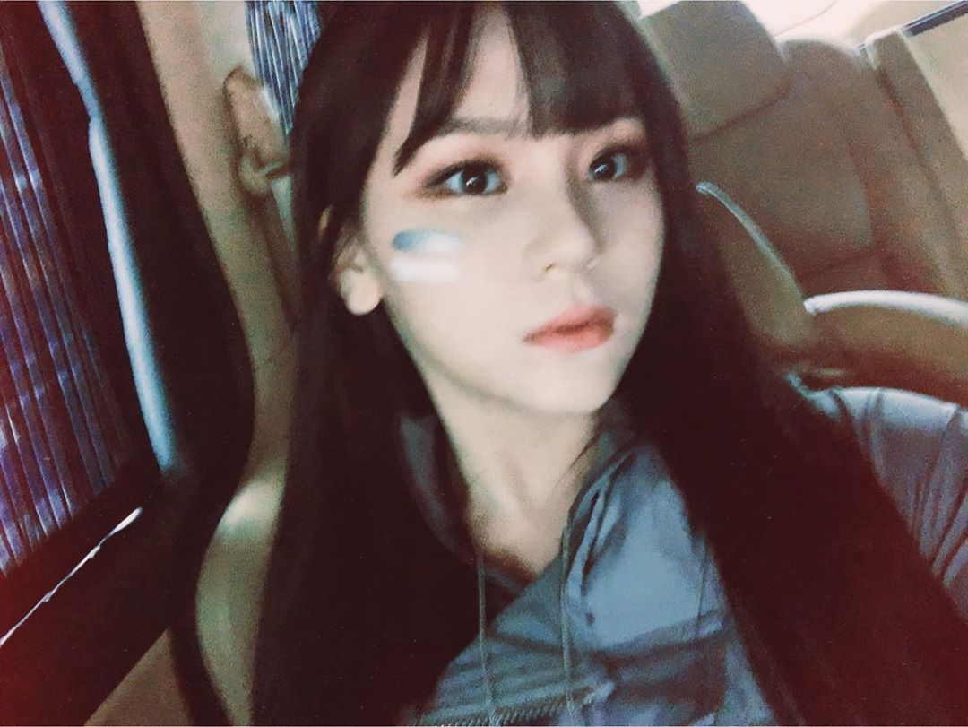 #여자친구 엄지.insta