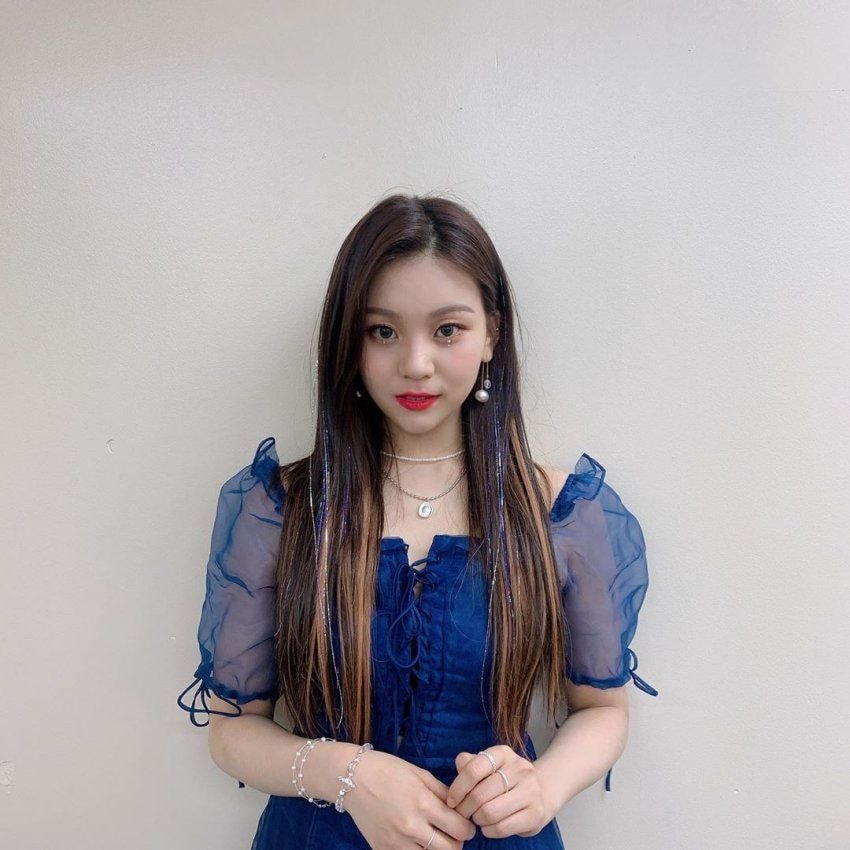 #여자친구 엄지.insta