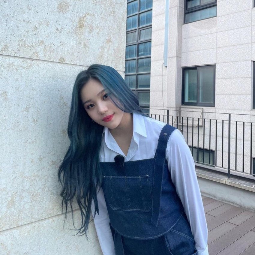 여자친구 엄지 인스타