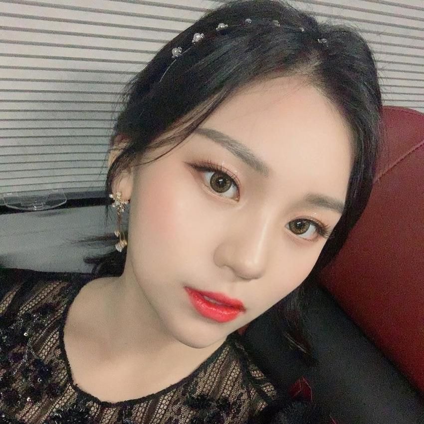 여자친구 엄지 인스타