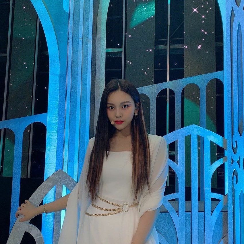 여자친구 엄지.insta