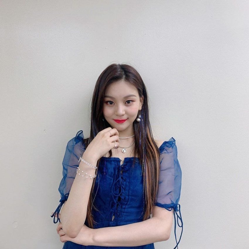 #여자친구 엄지.insta