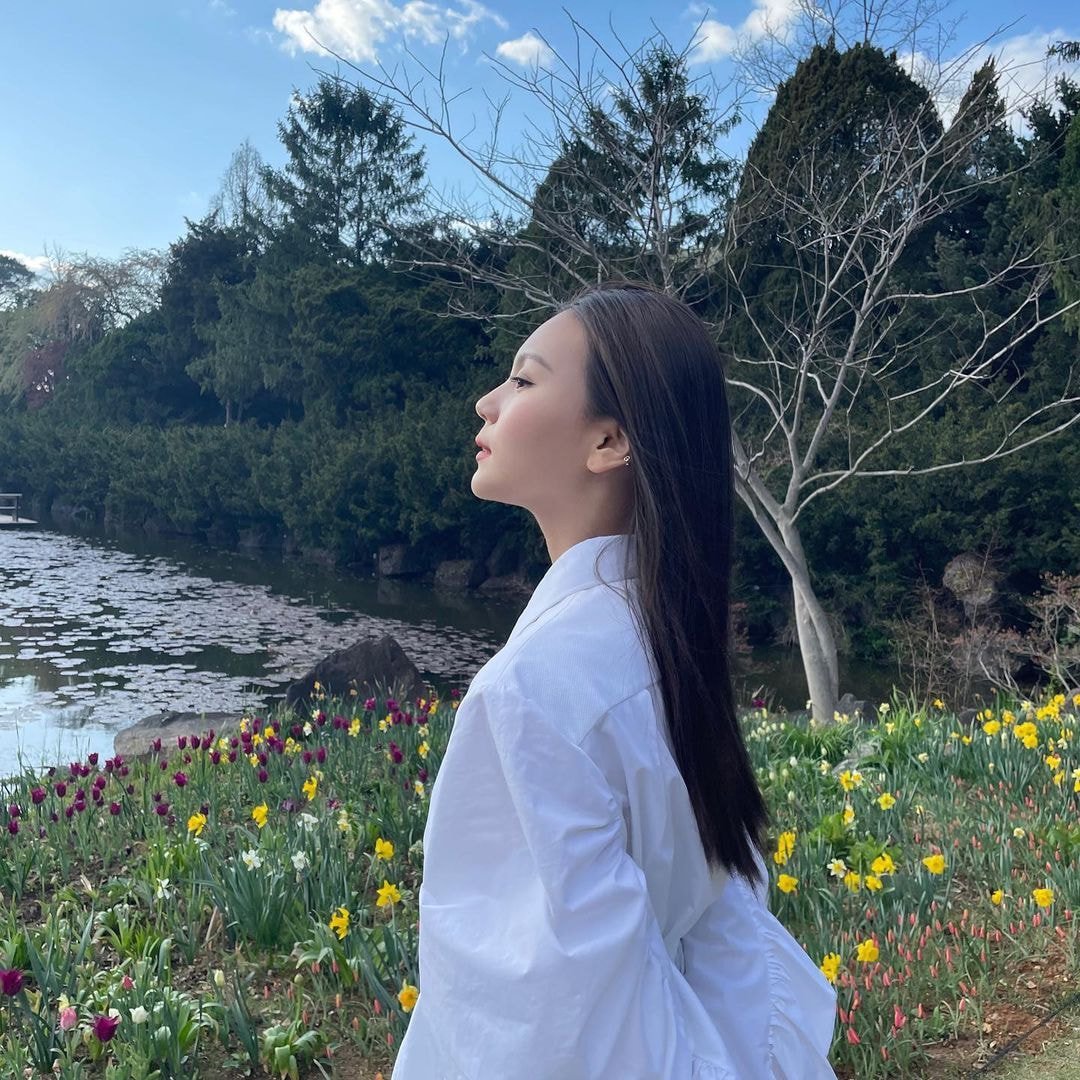여자친구 엄지 인스타