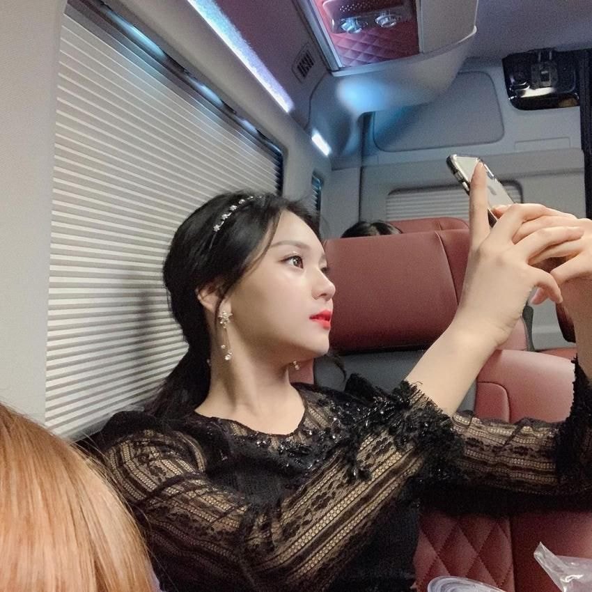 여자친구 엄지 인스타