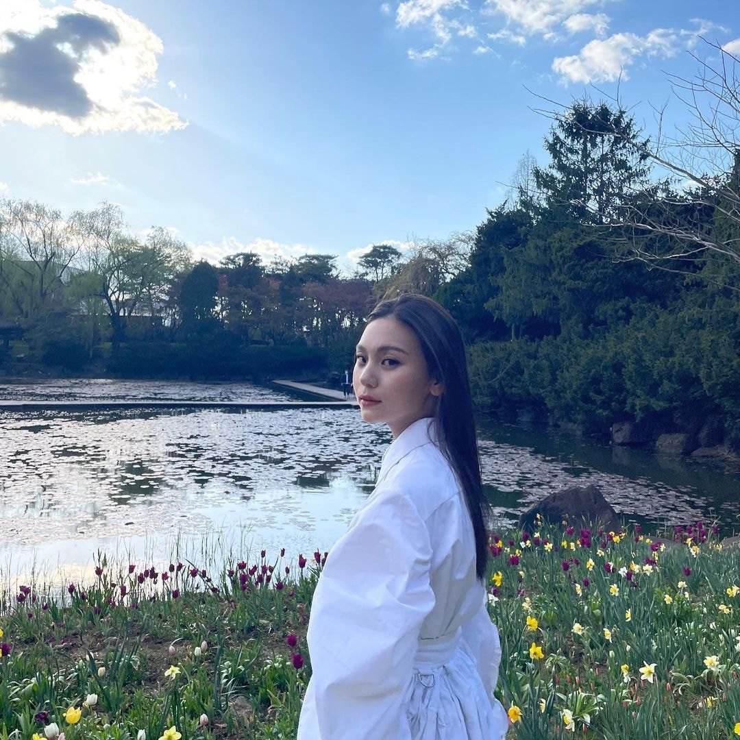 여자친구 엄지 인스타