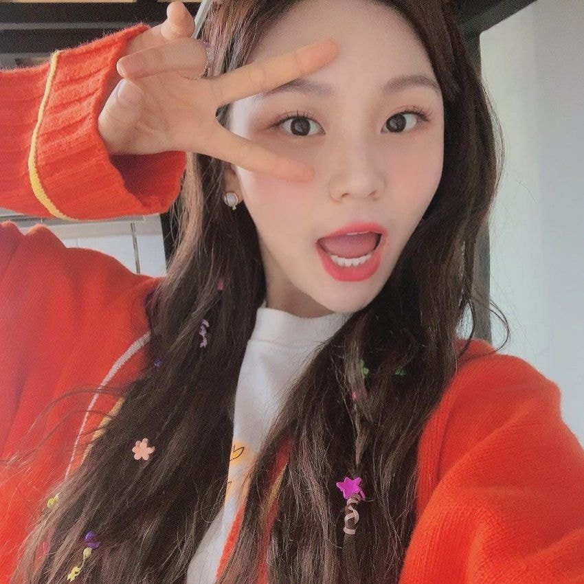 여자친구 엄지 인스타