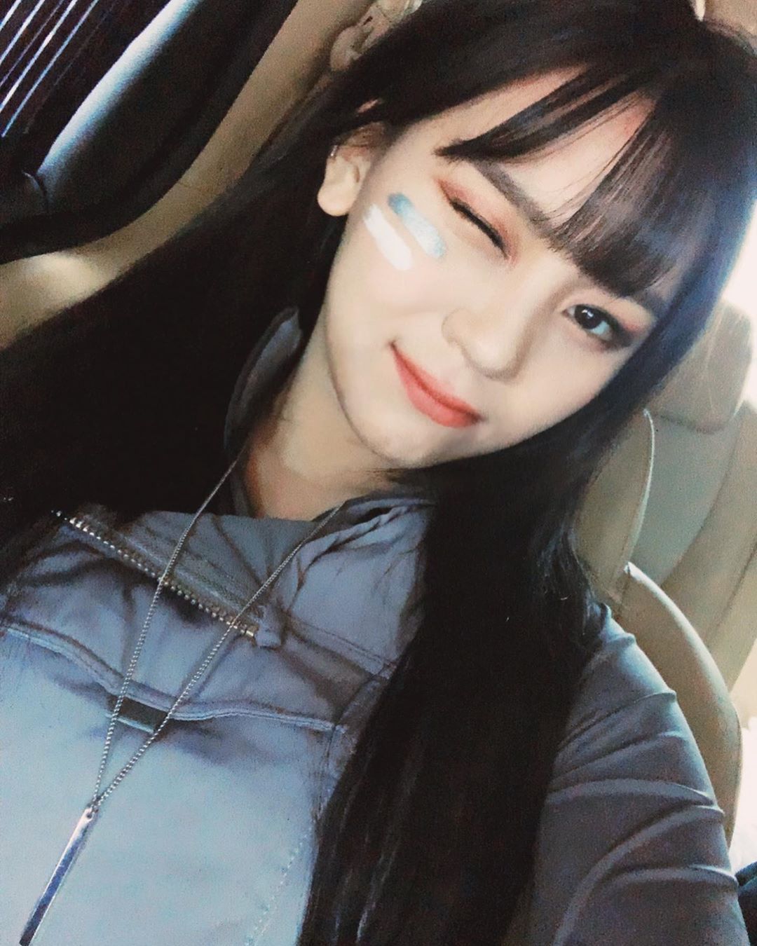 #여자친구 엄지.insta