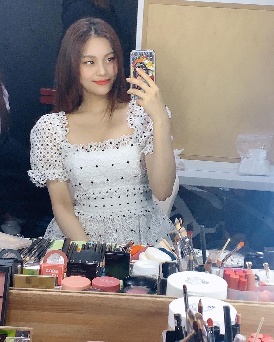 여자친구 엄지.insta