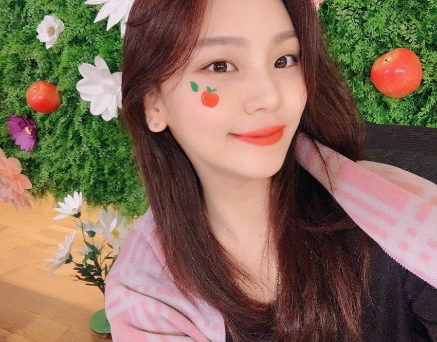 여자친구 엄지.insta