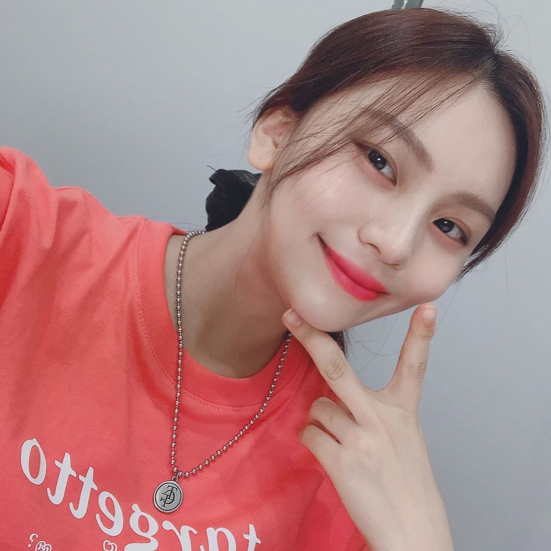 여자친구 엄지.insta