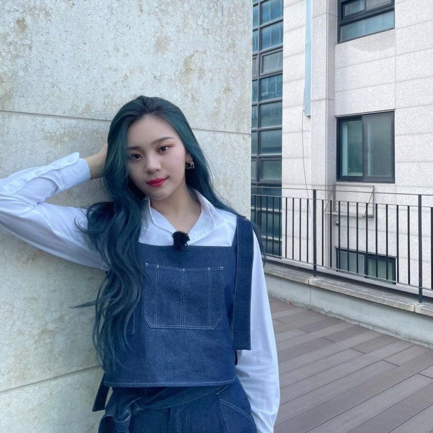 여자친구 엄지 인스타