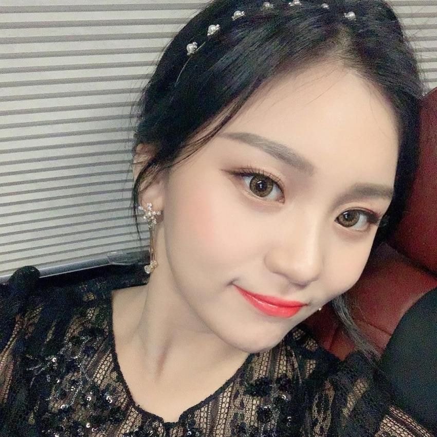 여자친구 엄지 인스타