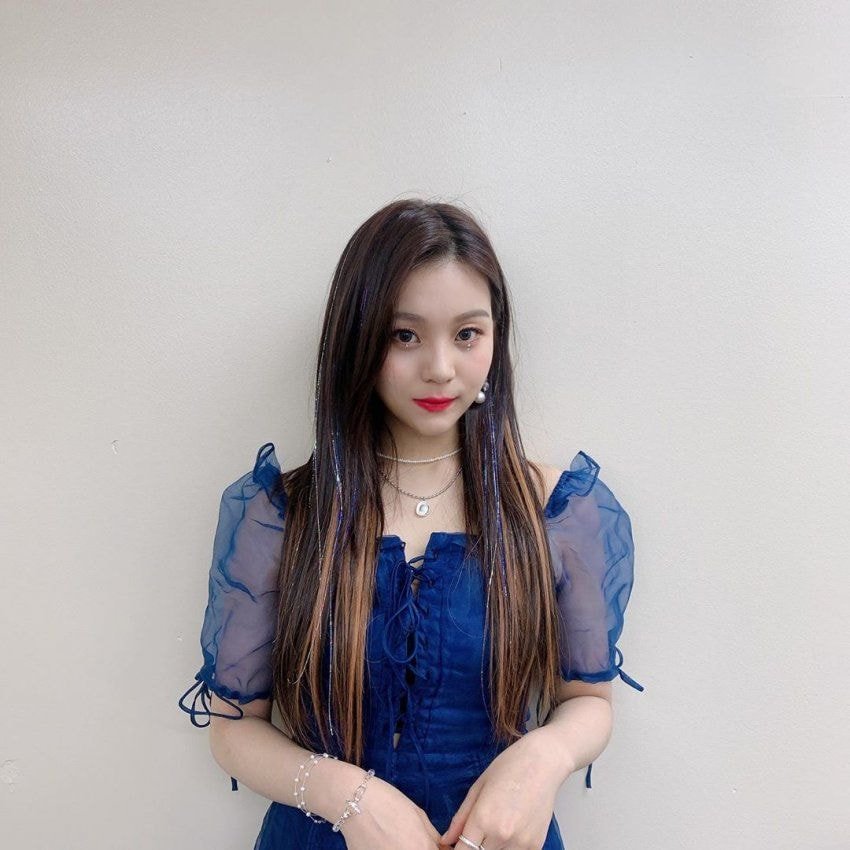 #여자친구 엄지.insta