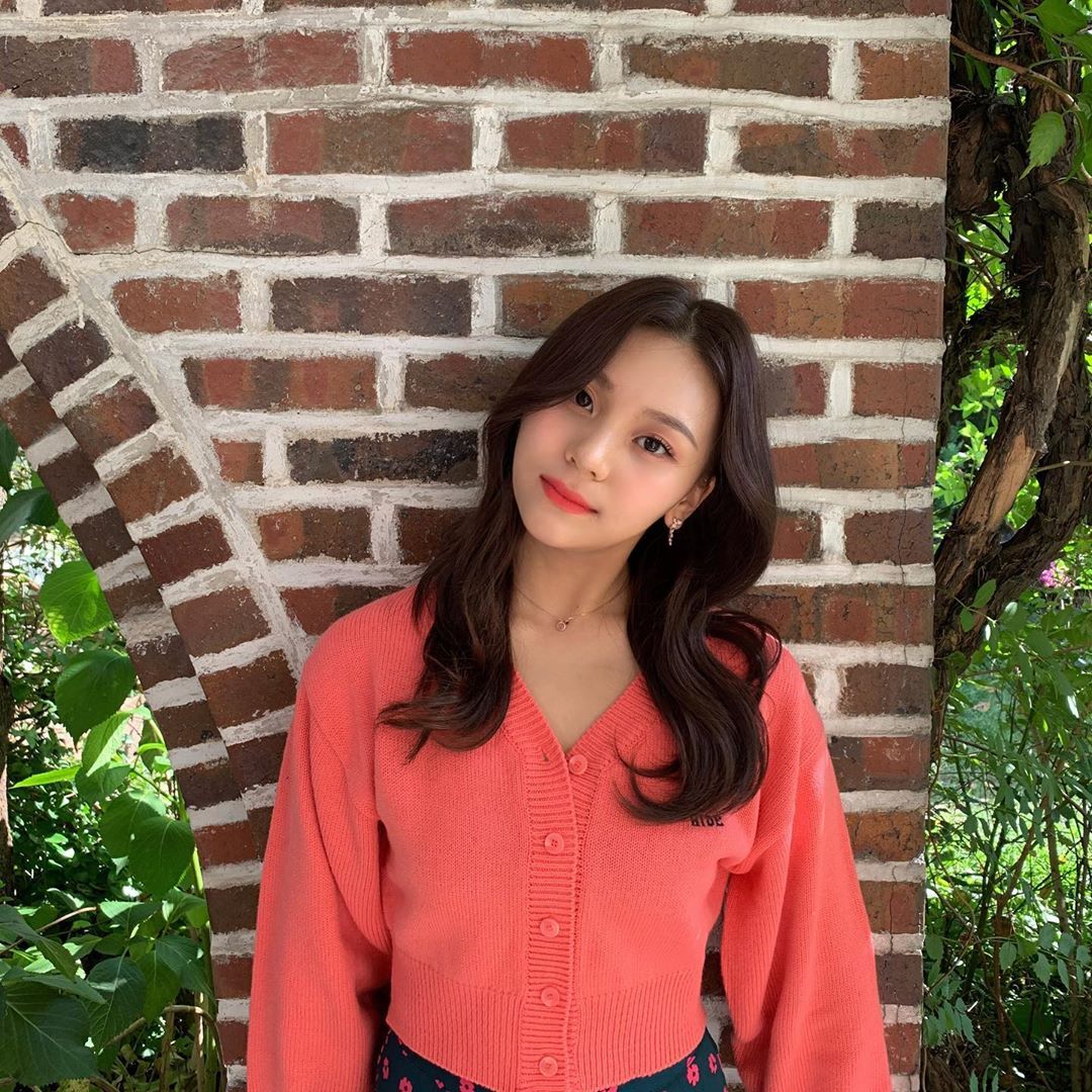 오늘자 여자친구 엄지 인스타