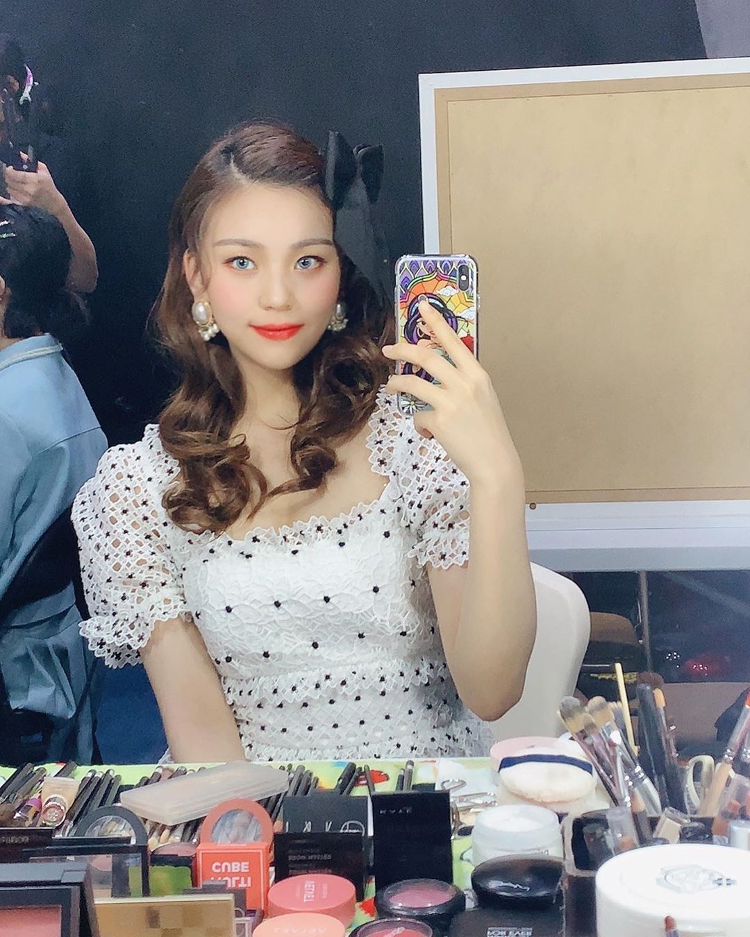 여자친구 엄지.insta