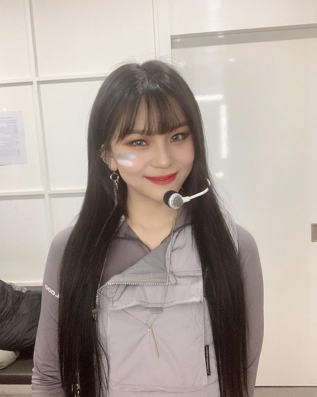 #여자친구 엄지.insta