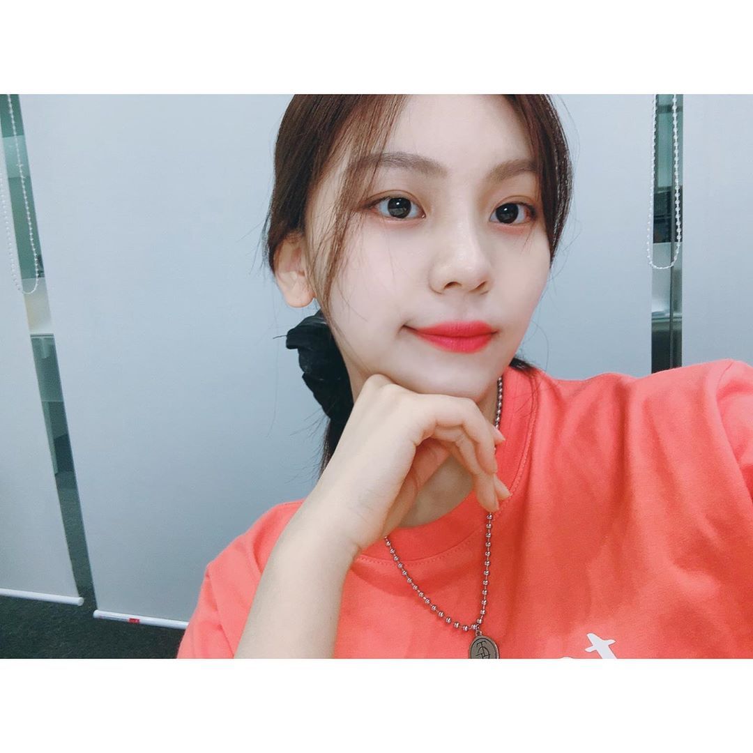 여자친구 엄지.insta