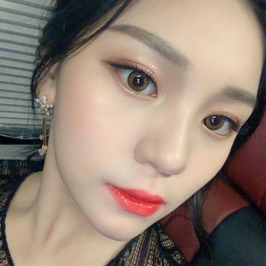 여자친구 엄지 인스타
