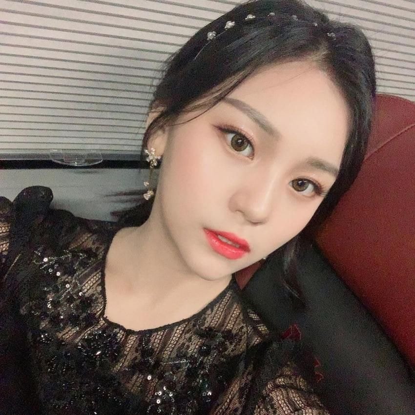 여자친구 엄지 인스타