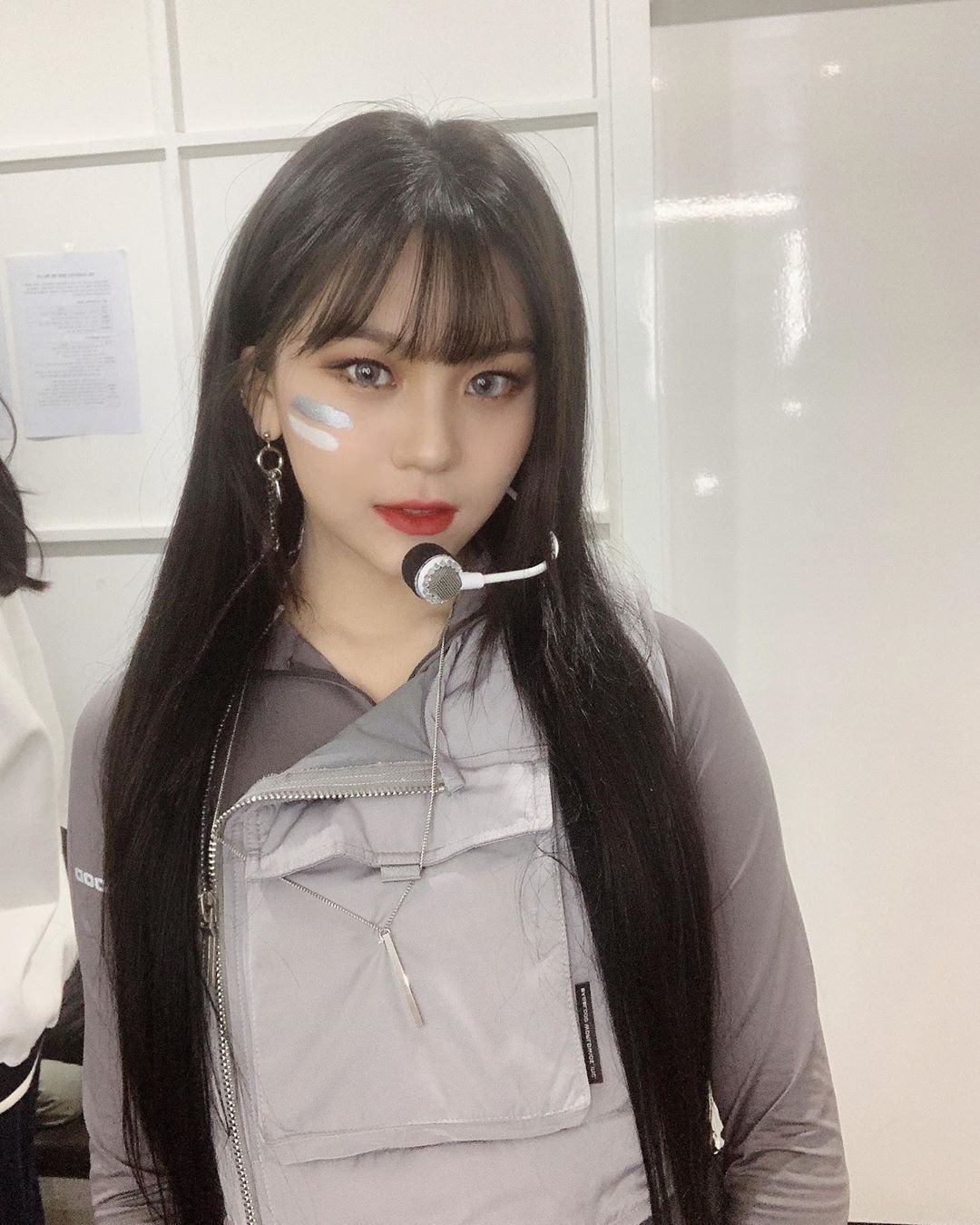 #여자친구 엄지.insta