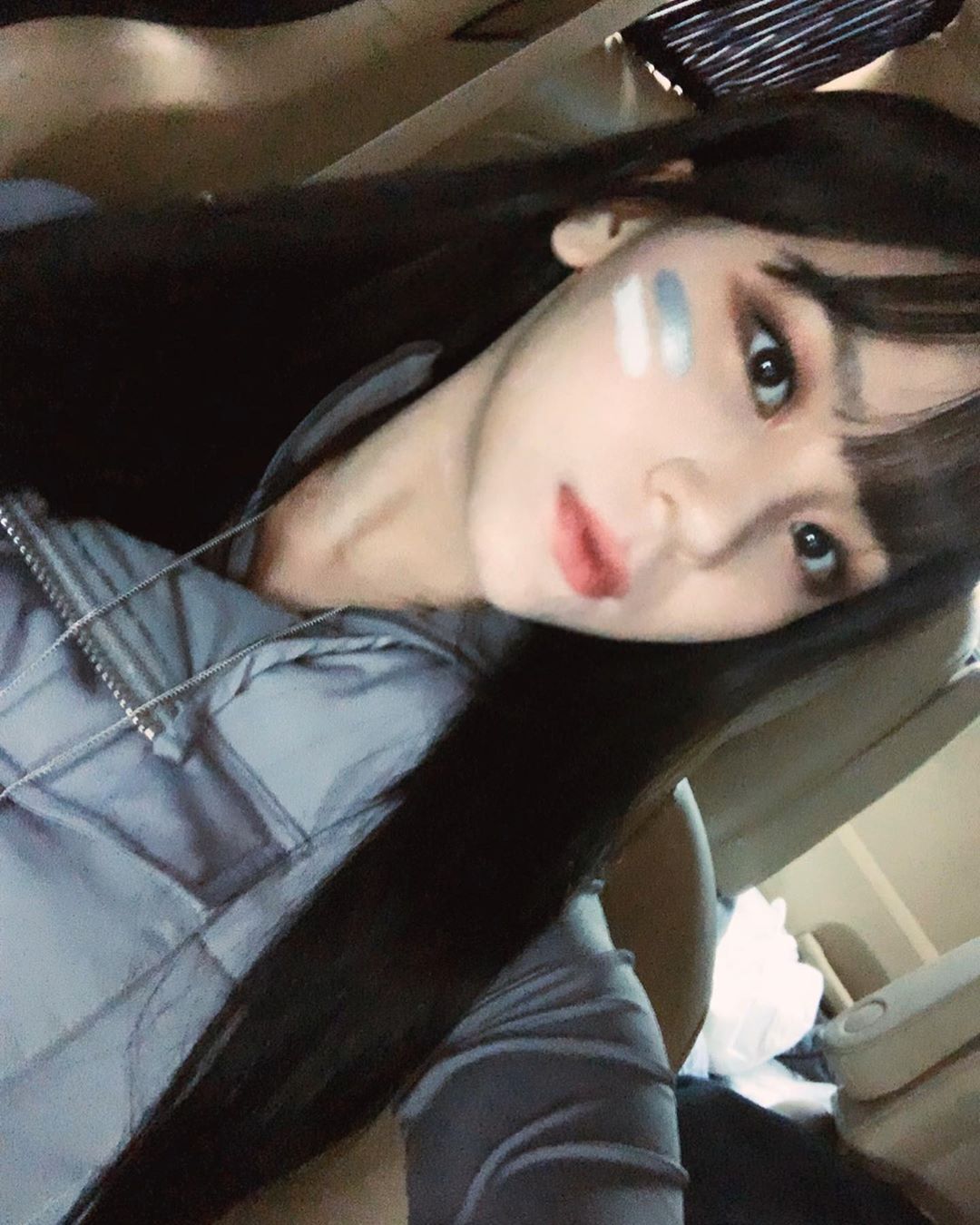 #여자친구 엄지.insta