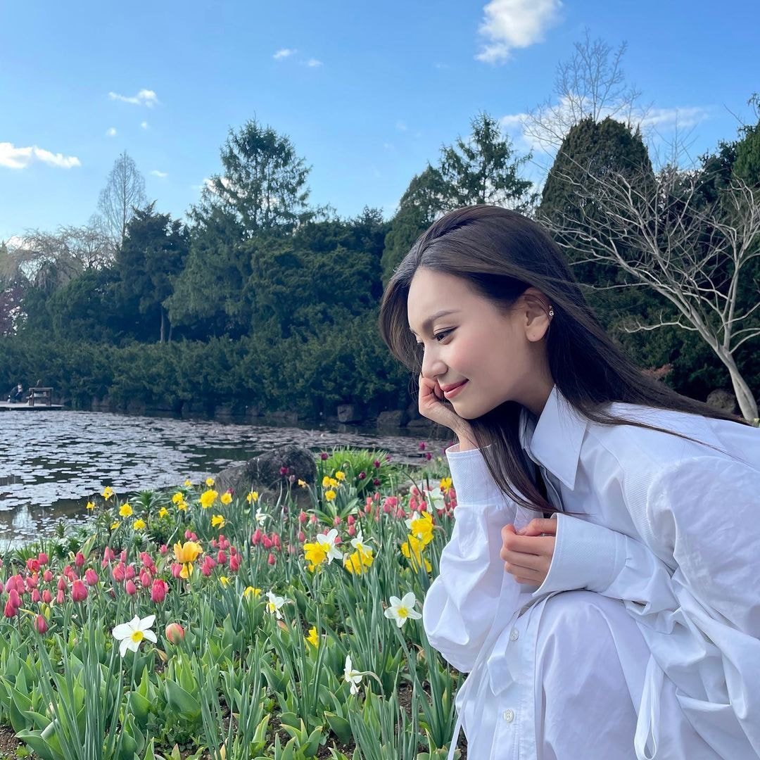 여자친구 엄지 인스타