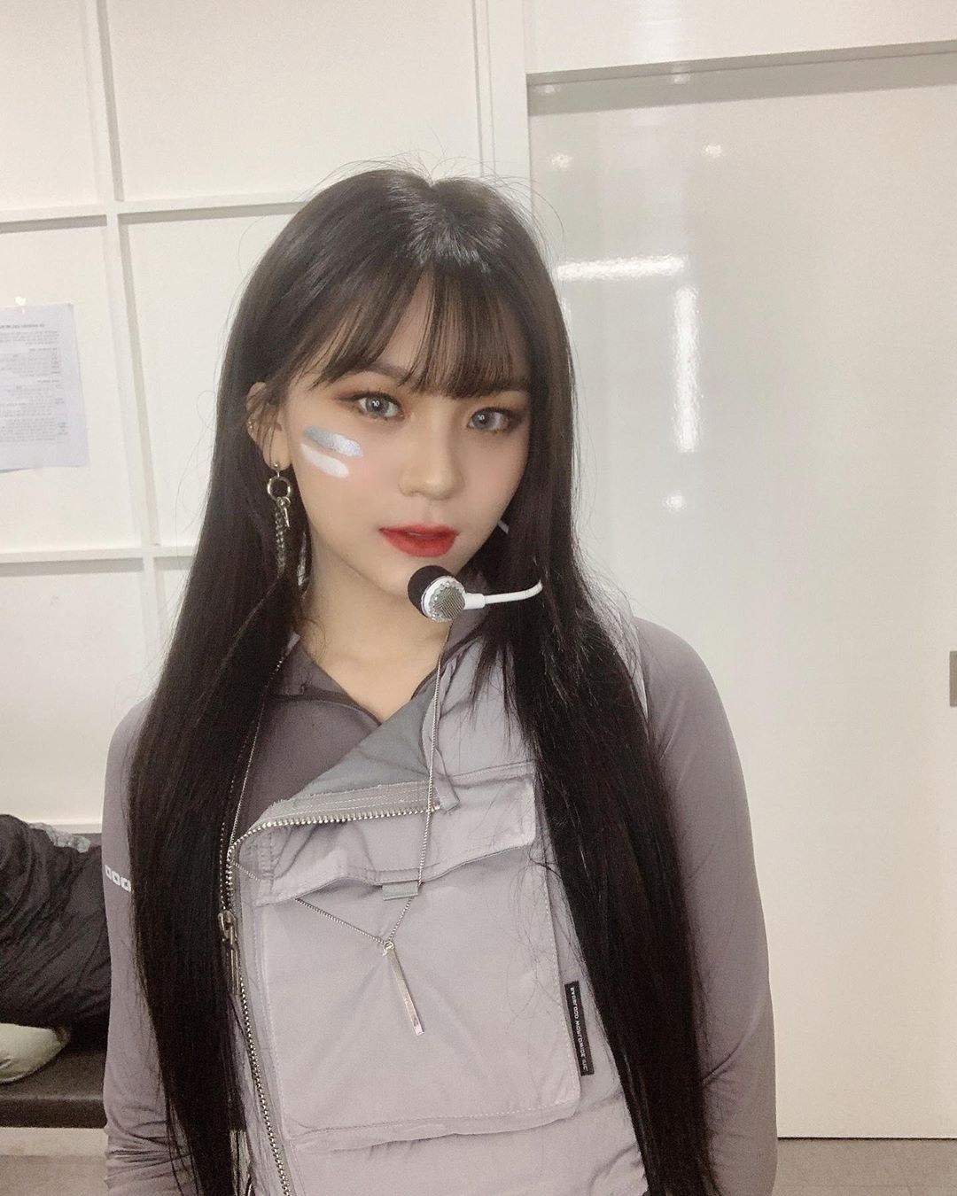 #여자친구 엄지.insta