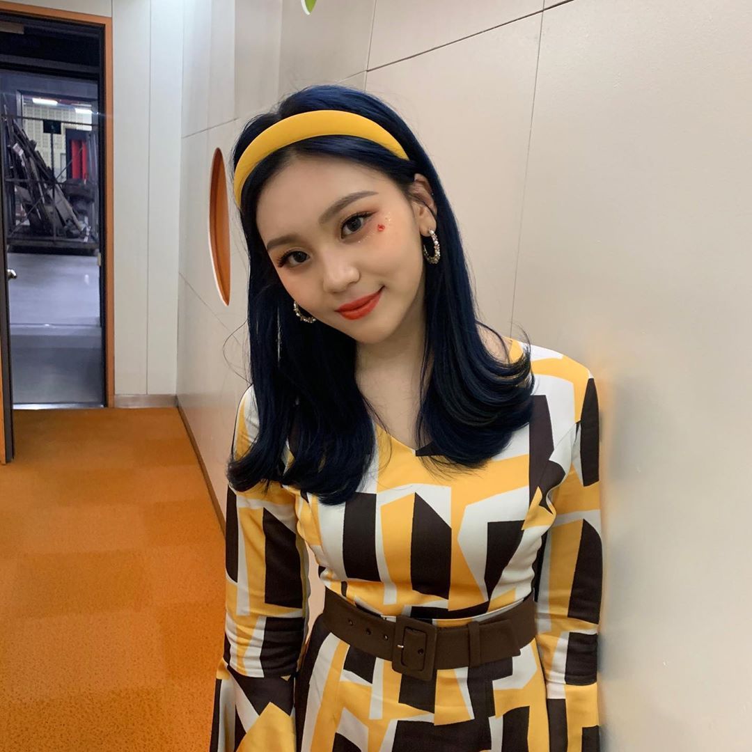 여자친구 엄지 인스타