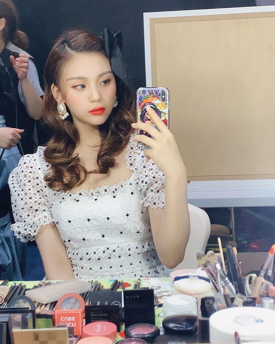 여자친구 엄지.insta