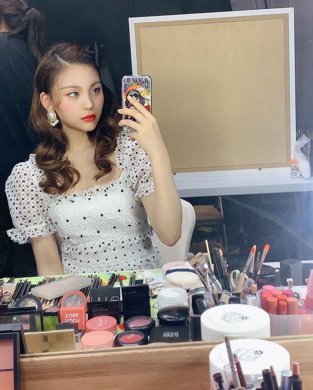 여자친구 엄지.insta