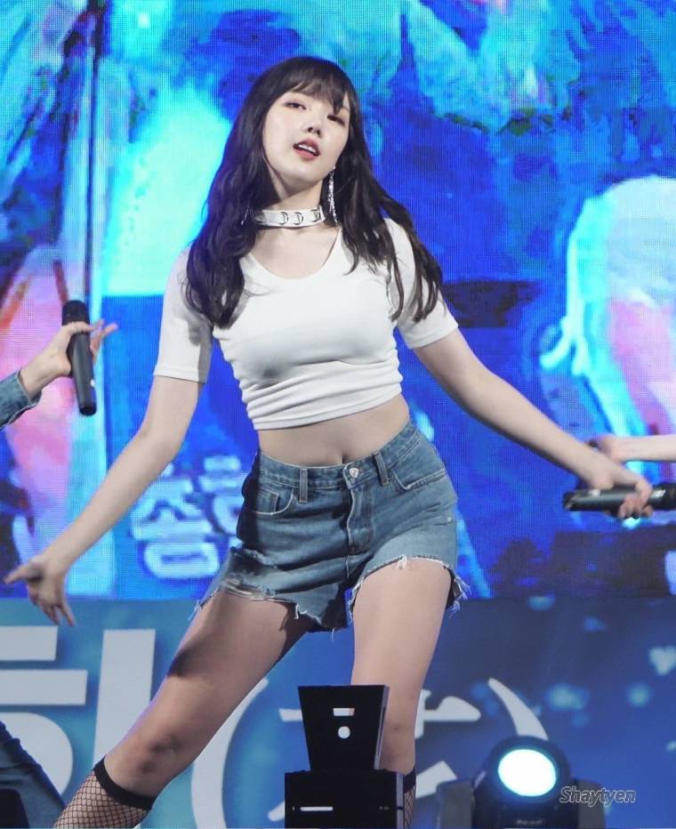 예린 흰크롭티