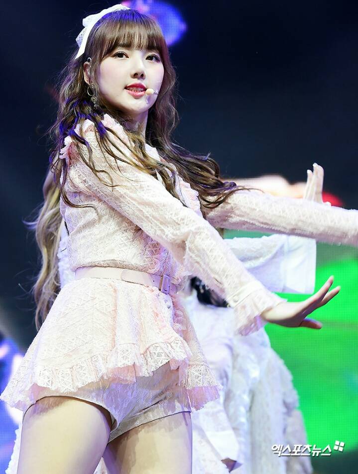 190114 여자친구 쇼케이스 현장.jpg