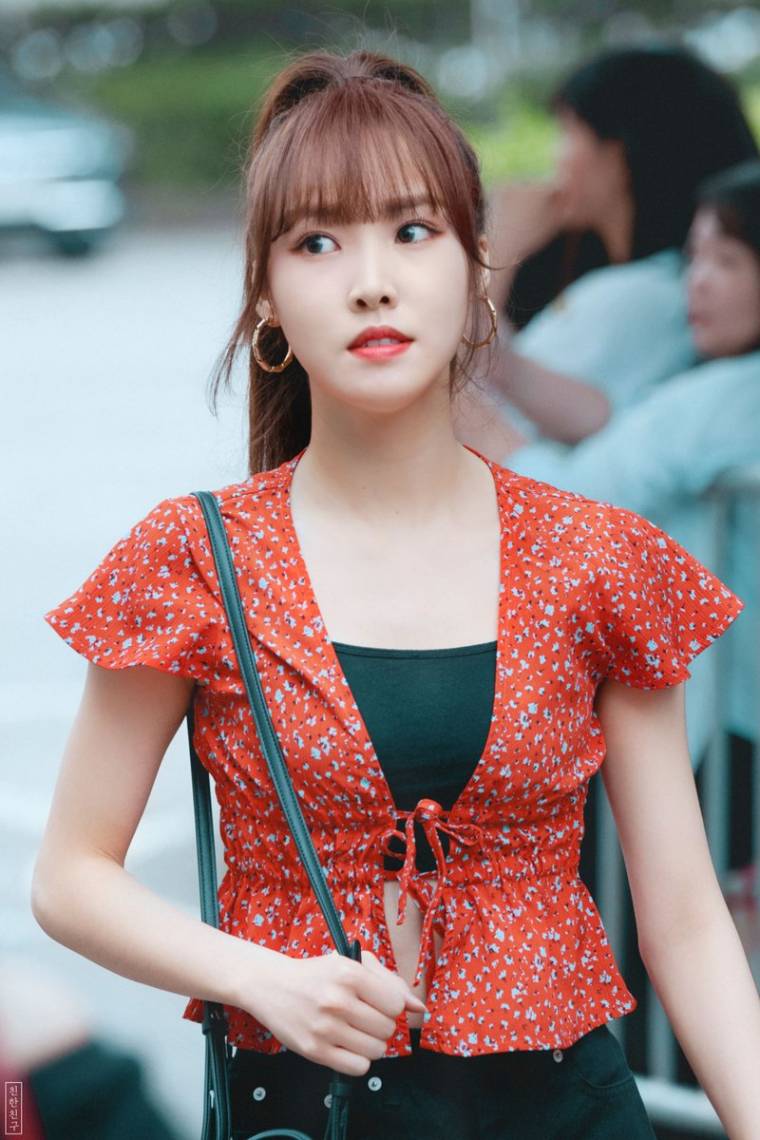 출근길..여자친구 유주 by 친한친구