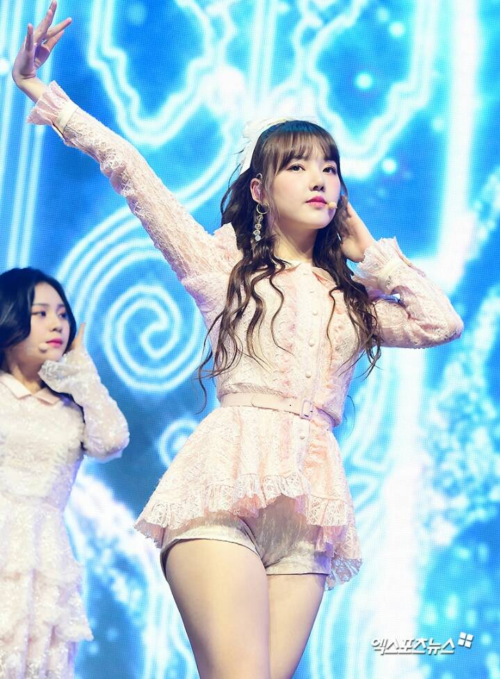 190114 여자친구 쇼케이스 현장.jpg