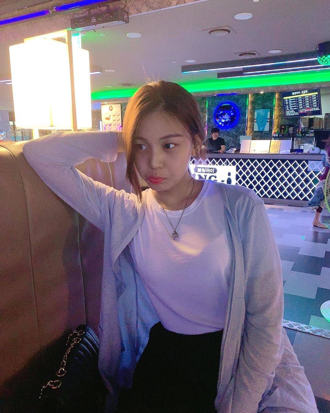 여자친구 인스타그램(엄지)