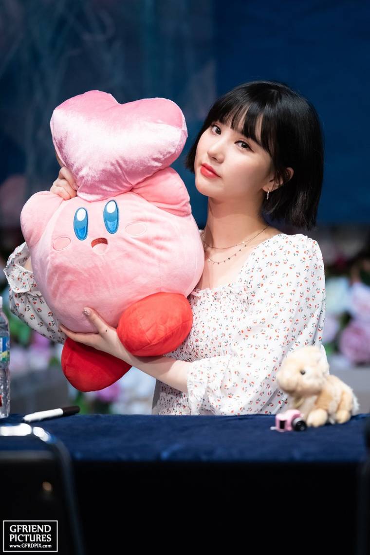 여자친구 신촌 팬 사인회.jpg by GFRIEND PICTURES
