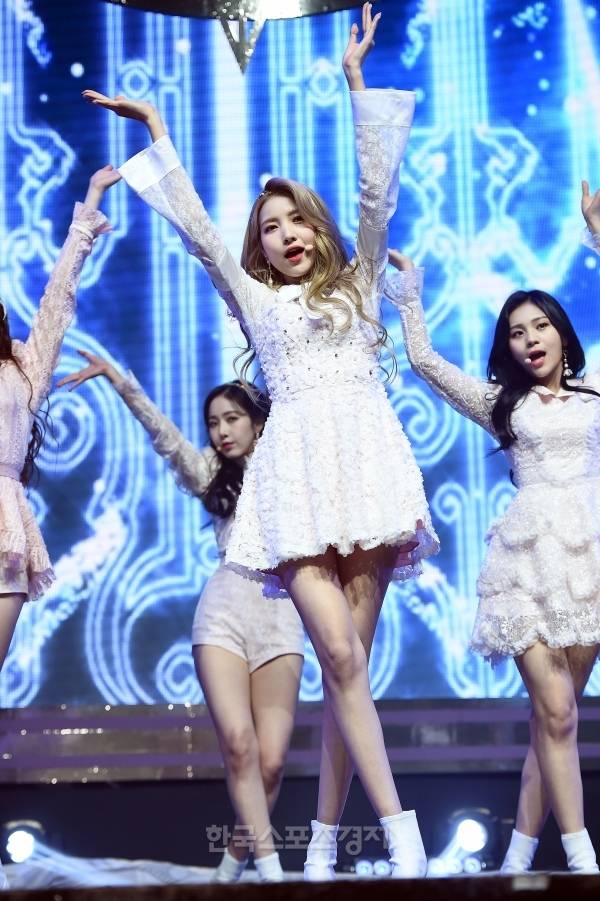 190114 여자친구 쇼케이스 현장.jpg