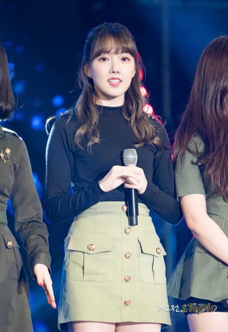 추워진 저녁이라...여자친구 예린.jpg
