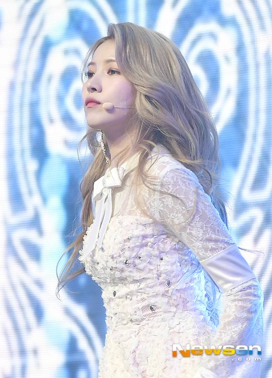 190114 여자친구 쇼케이스 현장.jpg