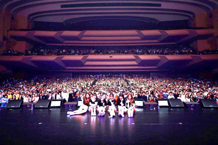 여자친구 일본콘서트 사진.jpg