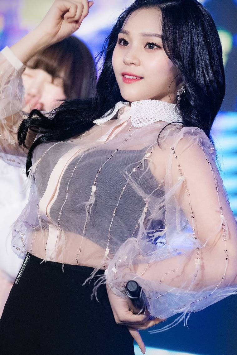 #여자친구 엄지 by SSSJ1ST