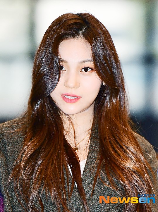 여자친구 엄지 출국 사진 (today)