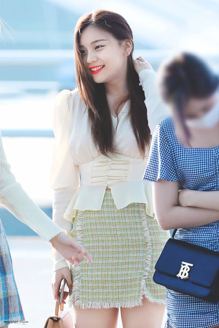 출국하는 #여자친구 #엄지 by 8월의 축복